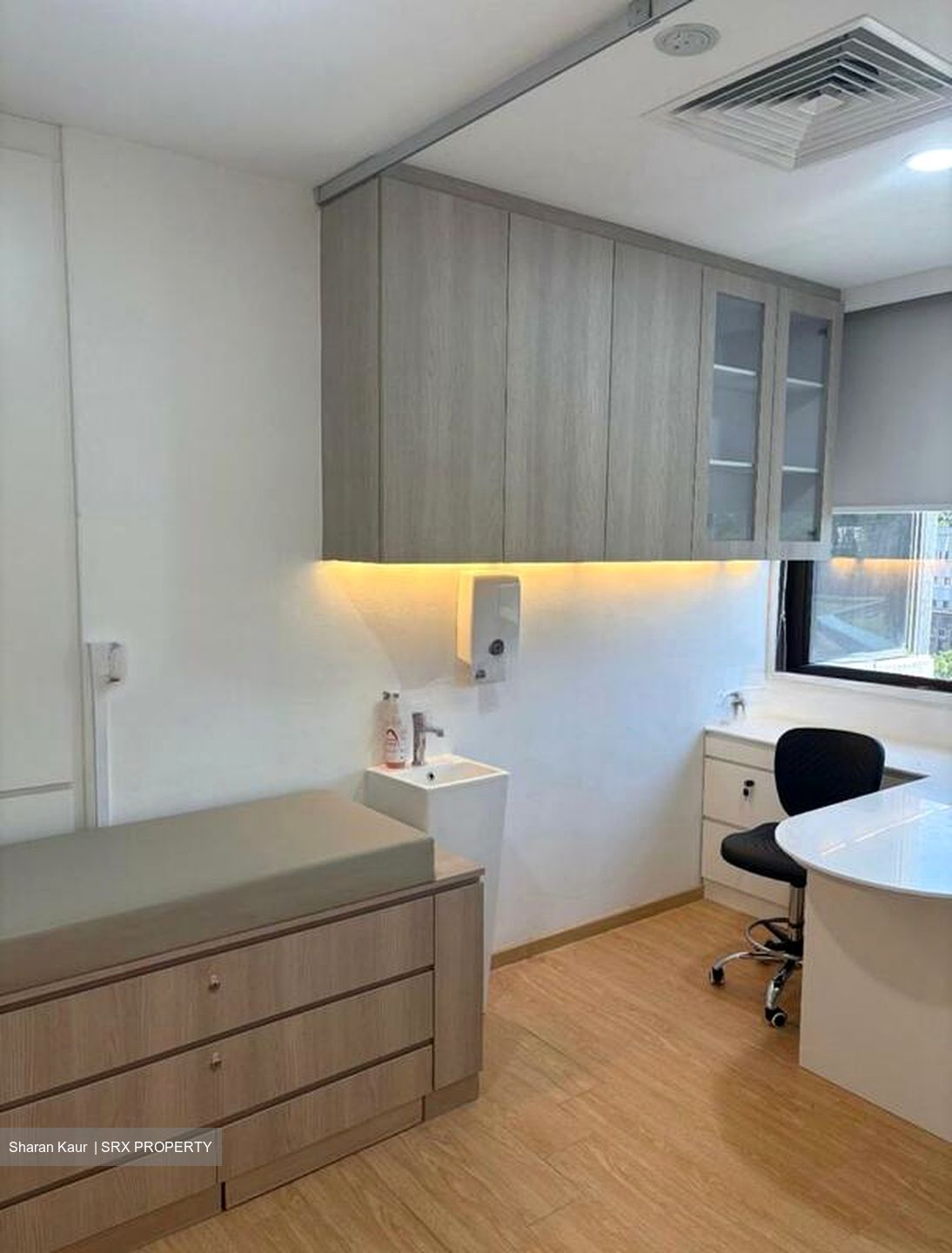 Gleneagles Hospital (D10), Retail #508492171